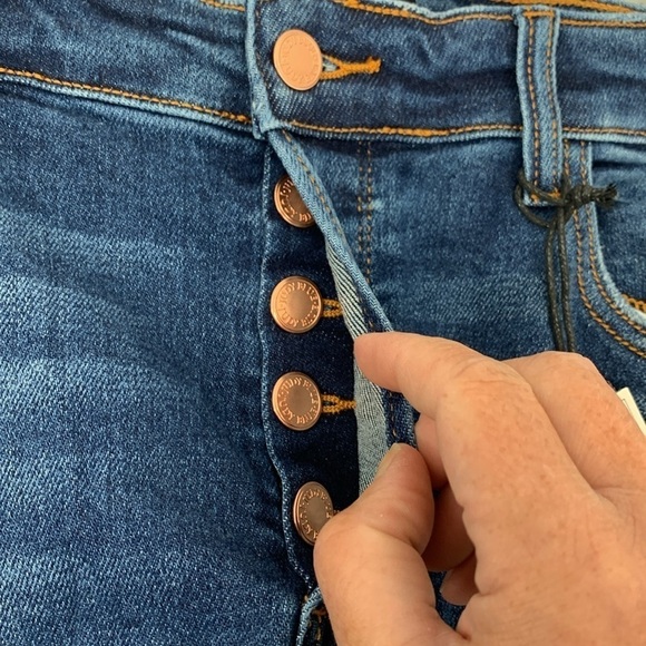 NWT Judy Blue High Waist Hidden Button Dad Jean Women’s Size 15/32 - Picture 8 of 8